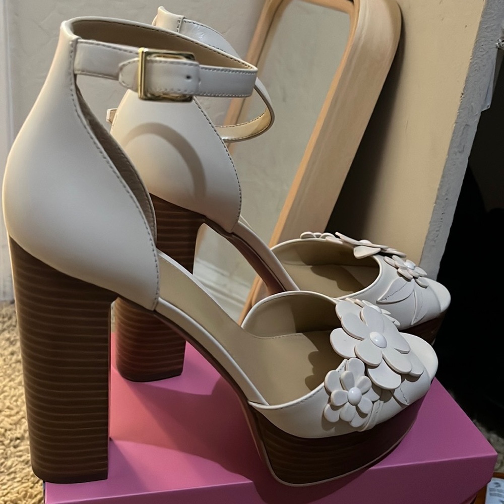 Michael kors Flora heels never worn